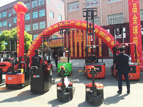 團(tuán)隊風(fēng)采6