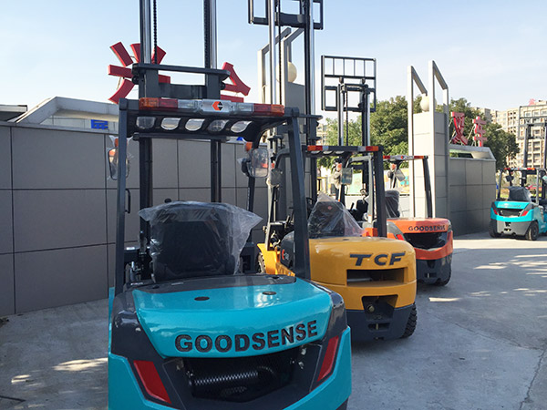 有關(guān)電動(dòng)叉車維修保養(yǎng)的小常識(shí)！