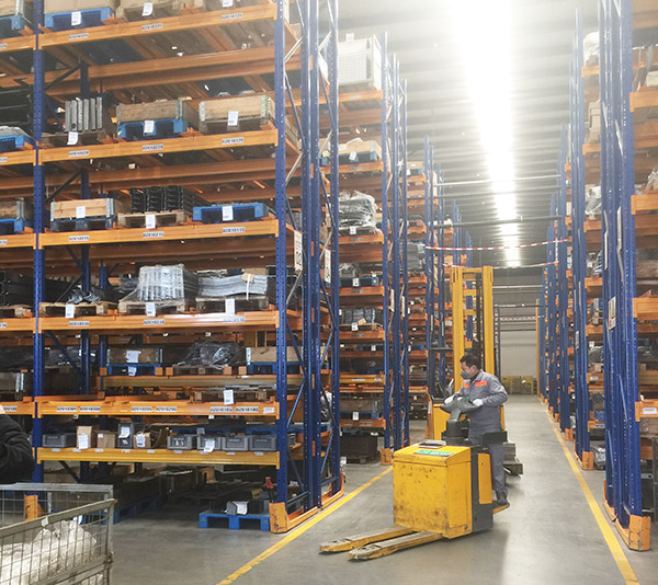 上海某電子廠內(nèi)燃叉車案例