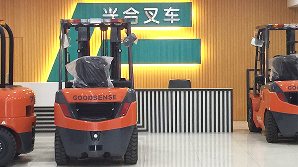 興合叉車分享內(nèi)燃叉車發(fā)動機(jī)的燃料系統(tǒng)！