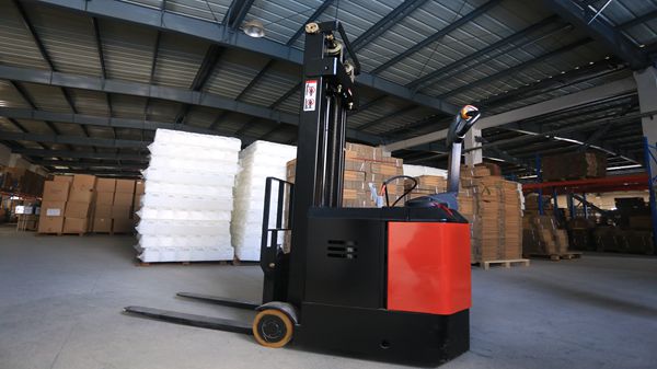 上海某化工公司倉儲(chǔ)叉車案例！